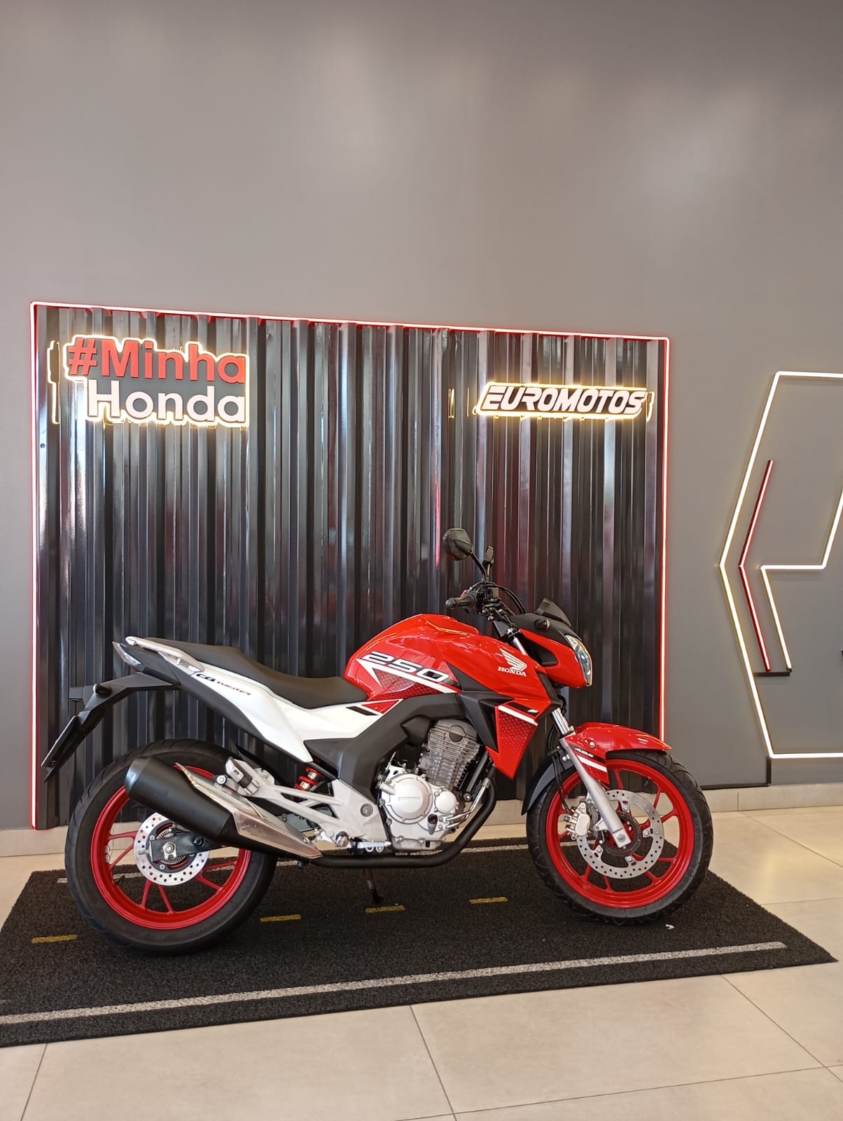 CB 250 ABS TWISTER